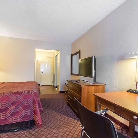 Econo Lodge Inn & Suites Джоплин Экстерьер фото
