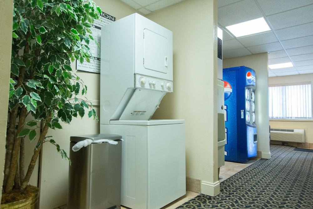 Econo Lodge Inn & Suites Джоплин Экстерьер фото