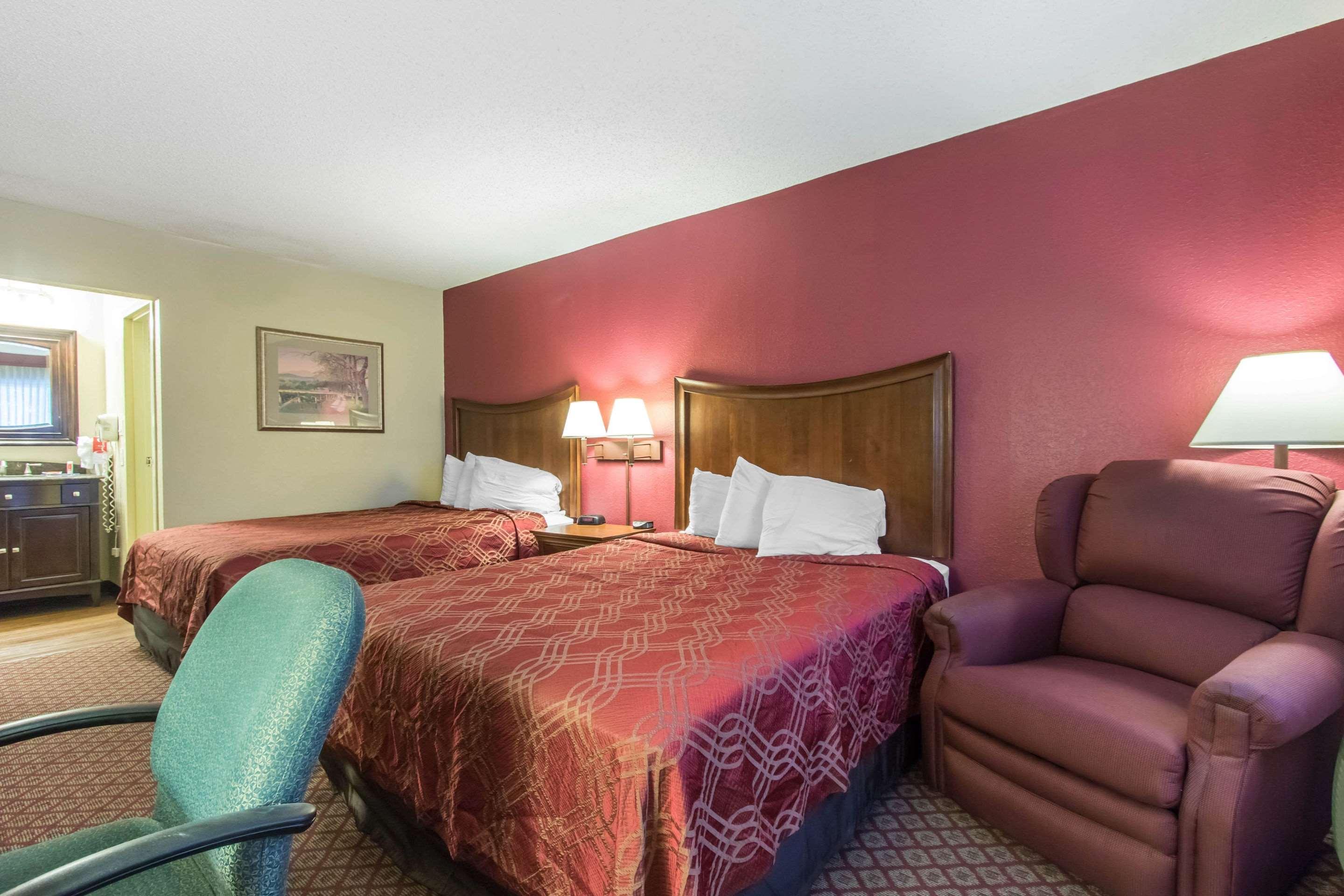 Econo Lodge Inn & Suites Джоплин Экстерьер фото