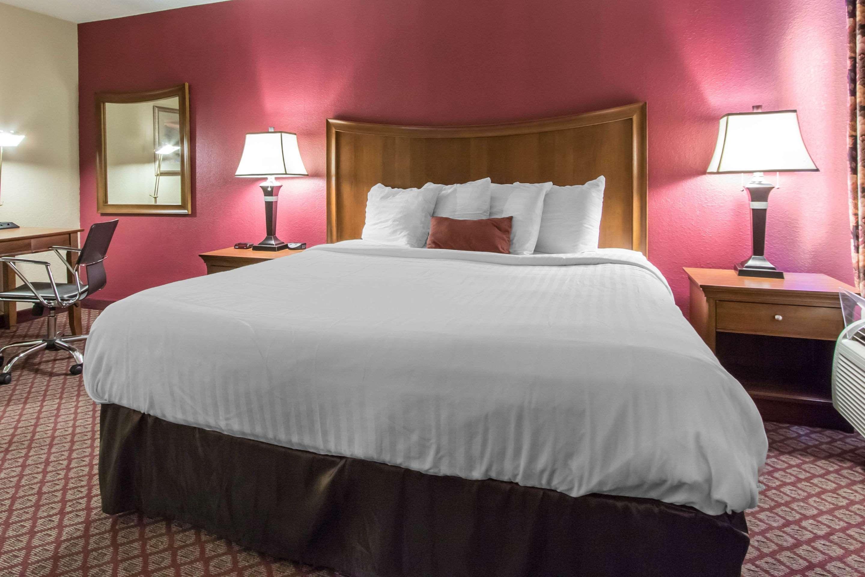 Econo Lodge Inn & Suites Джоплин Экстерьер фото