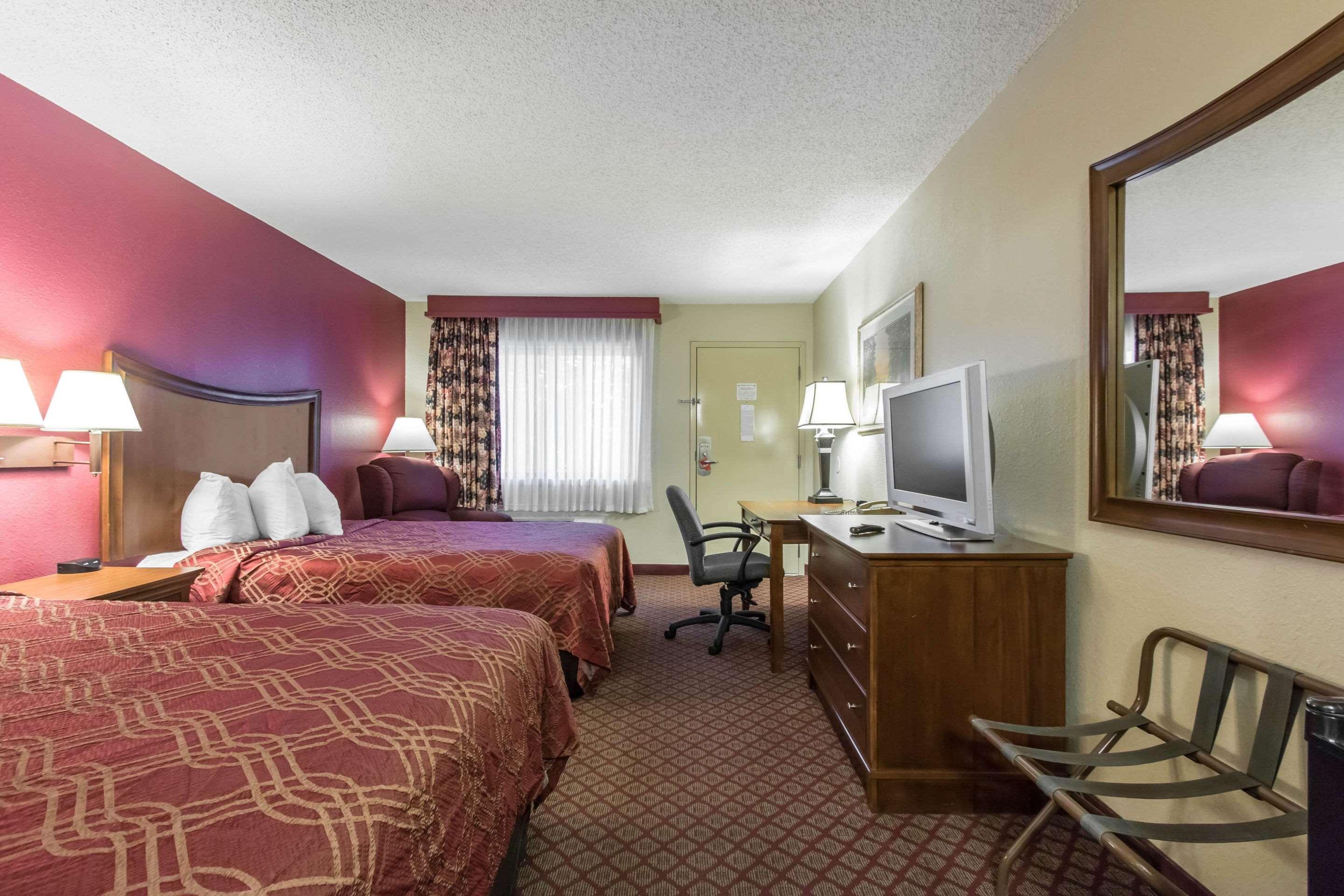 Econo Lodge Inn & Suites Джоплин Экстерьер фото