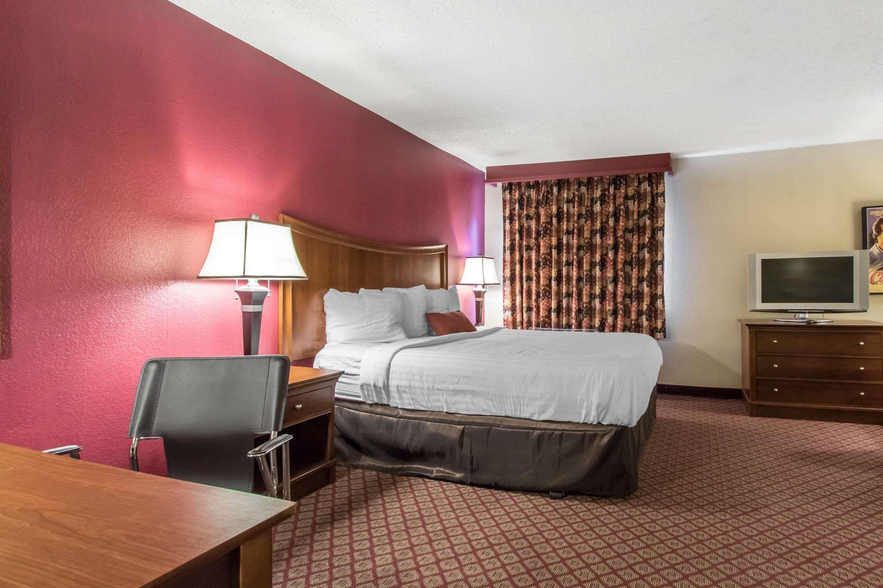 Econo Lodge Inn & Suites Джоплин Экстерьер фото