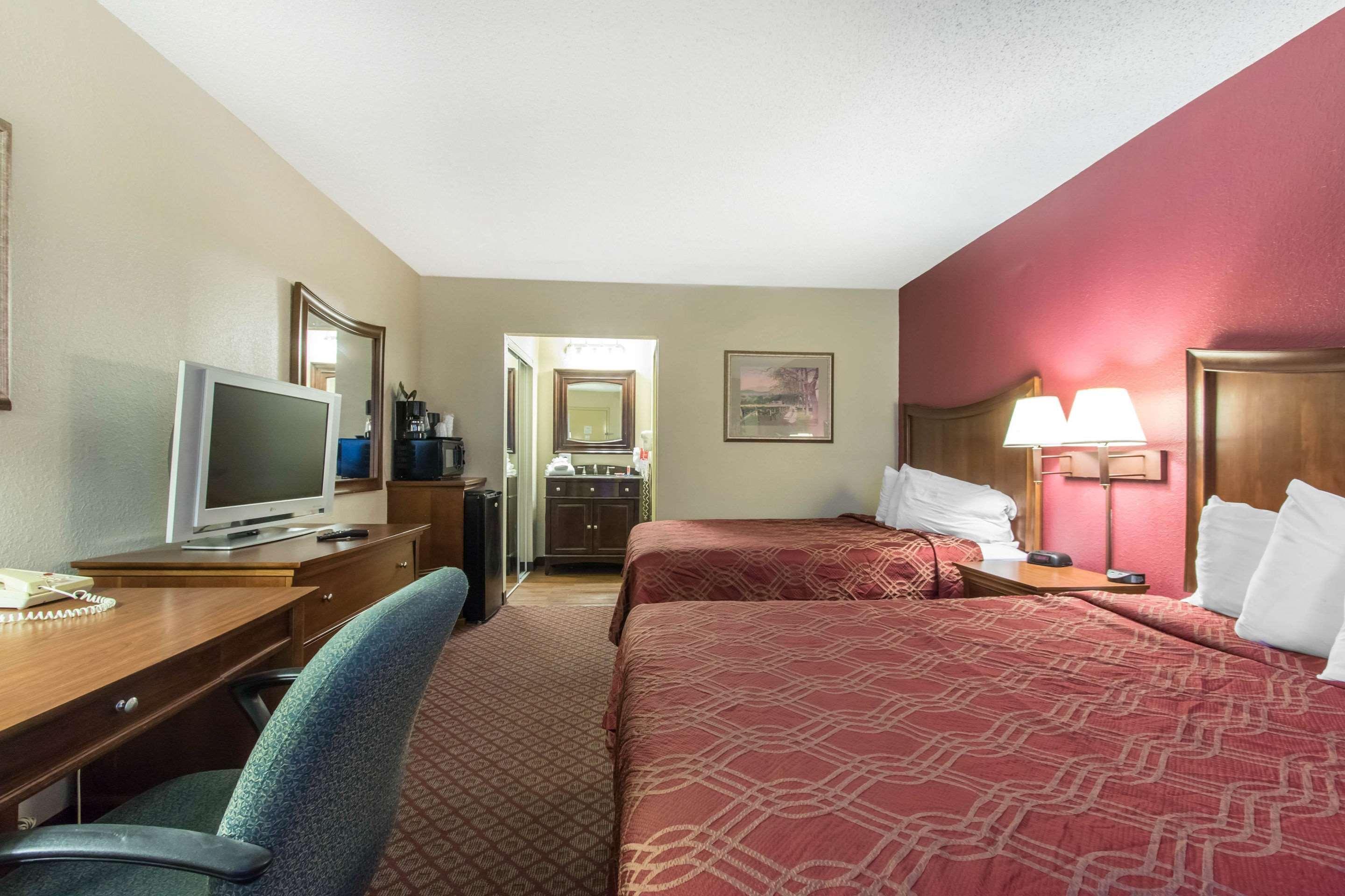 Econo Lodge Inn & Suites Джоплин Экстерьер фото