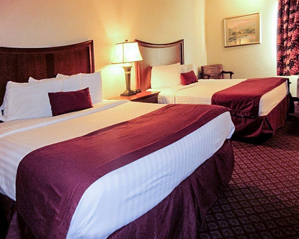 Econo Lodge Inn & Suites Джоплин Экстерьер фото