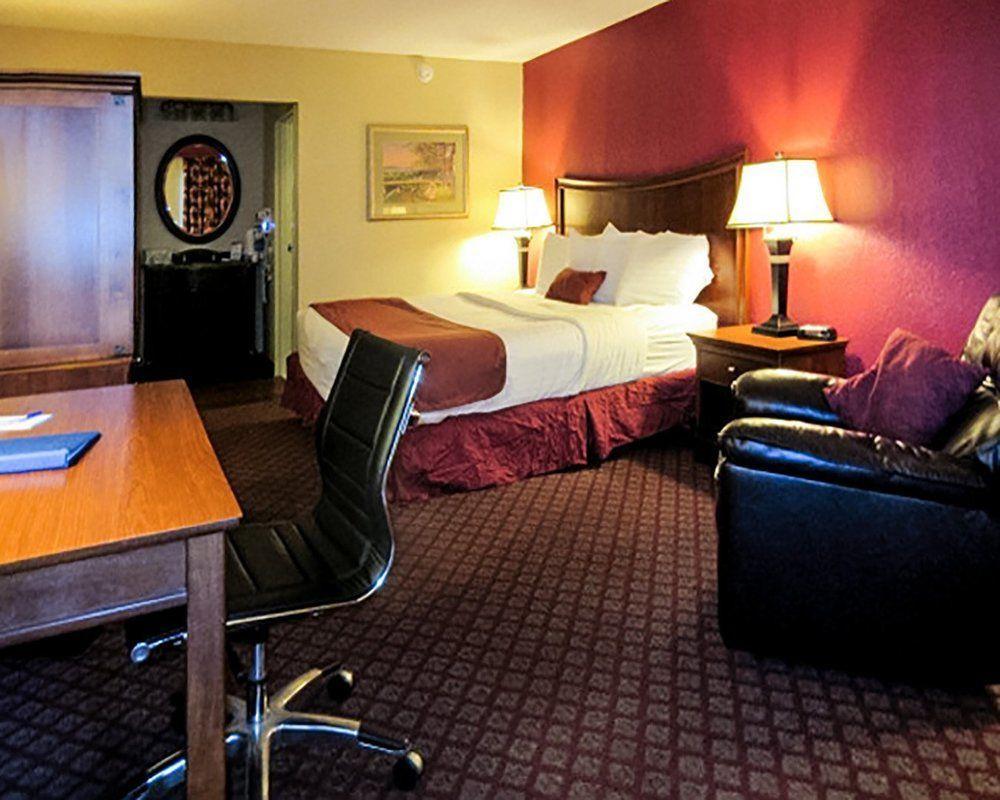 Econo Lodge Inn & Suites Джоплин Экстерьер фото