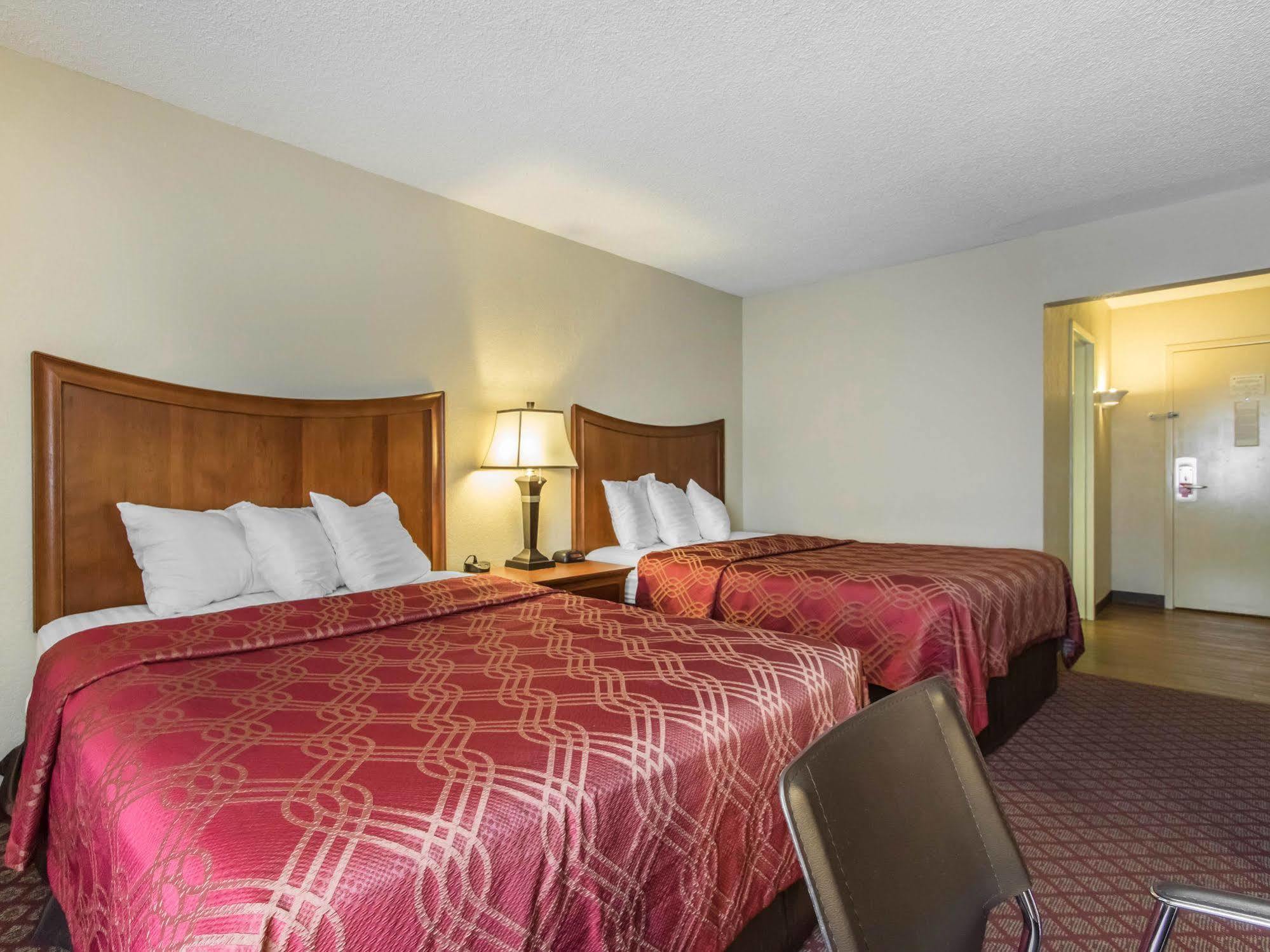 Econo Lodge Inn & Suites Джоплин Экстерьер фото